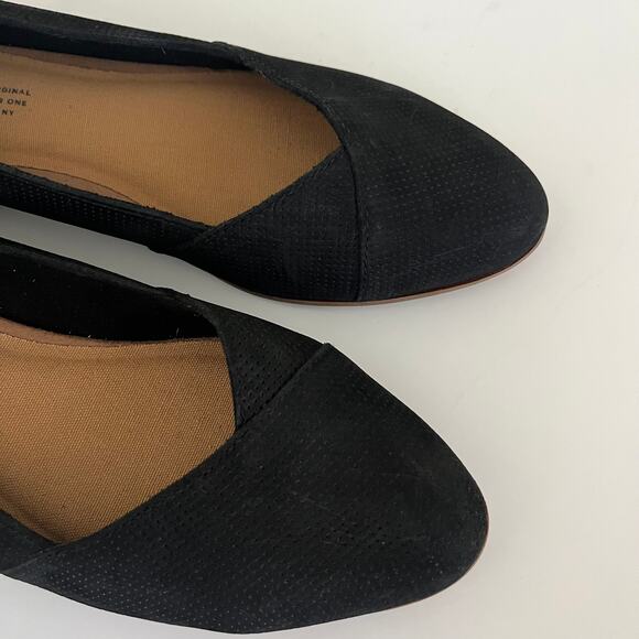 TOMS 'Julie' Women's 9 Pointed Toe Suede Black Ballet Flat Slip On Comfort Shoe - Picture 4 of 7